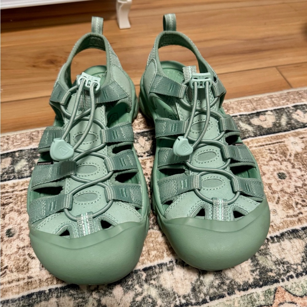 Keens Newport H2 Sandal- never worn